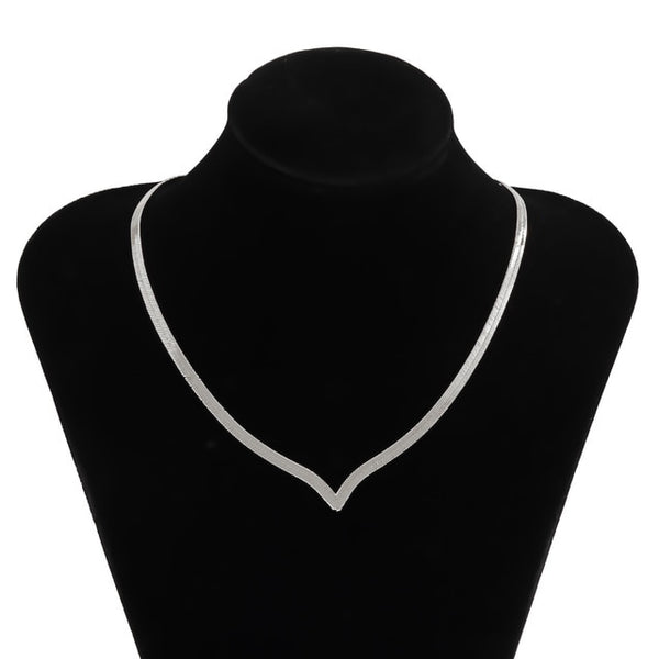 V-Shaped Short Collar Necklace