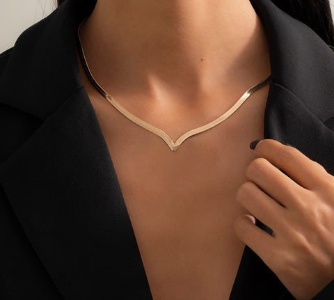 V-Shaped Short Collar Necklace